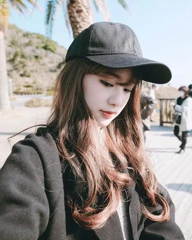 mũ lưỡi trai nữ cá tính màu đen basic